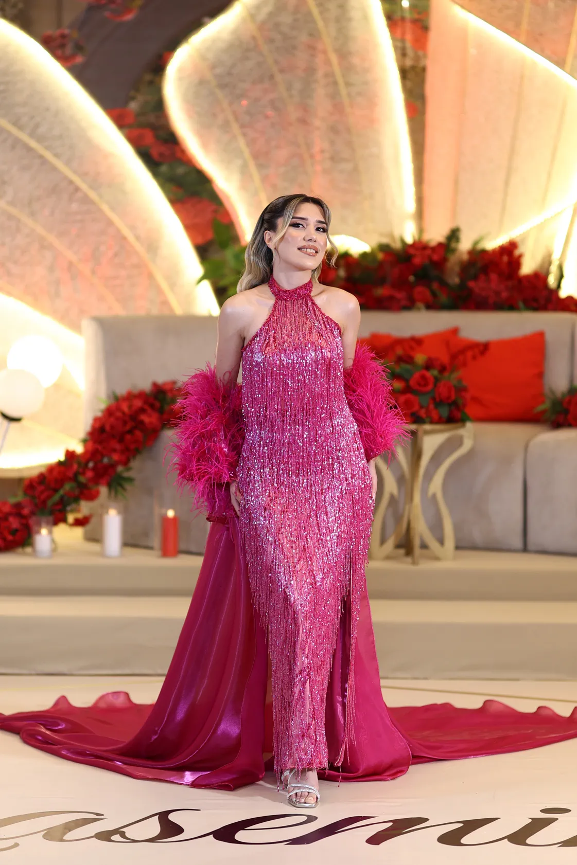 Işıltılı Tüy Detaylı Fuşya After Elbise