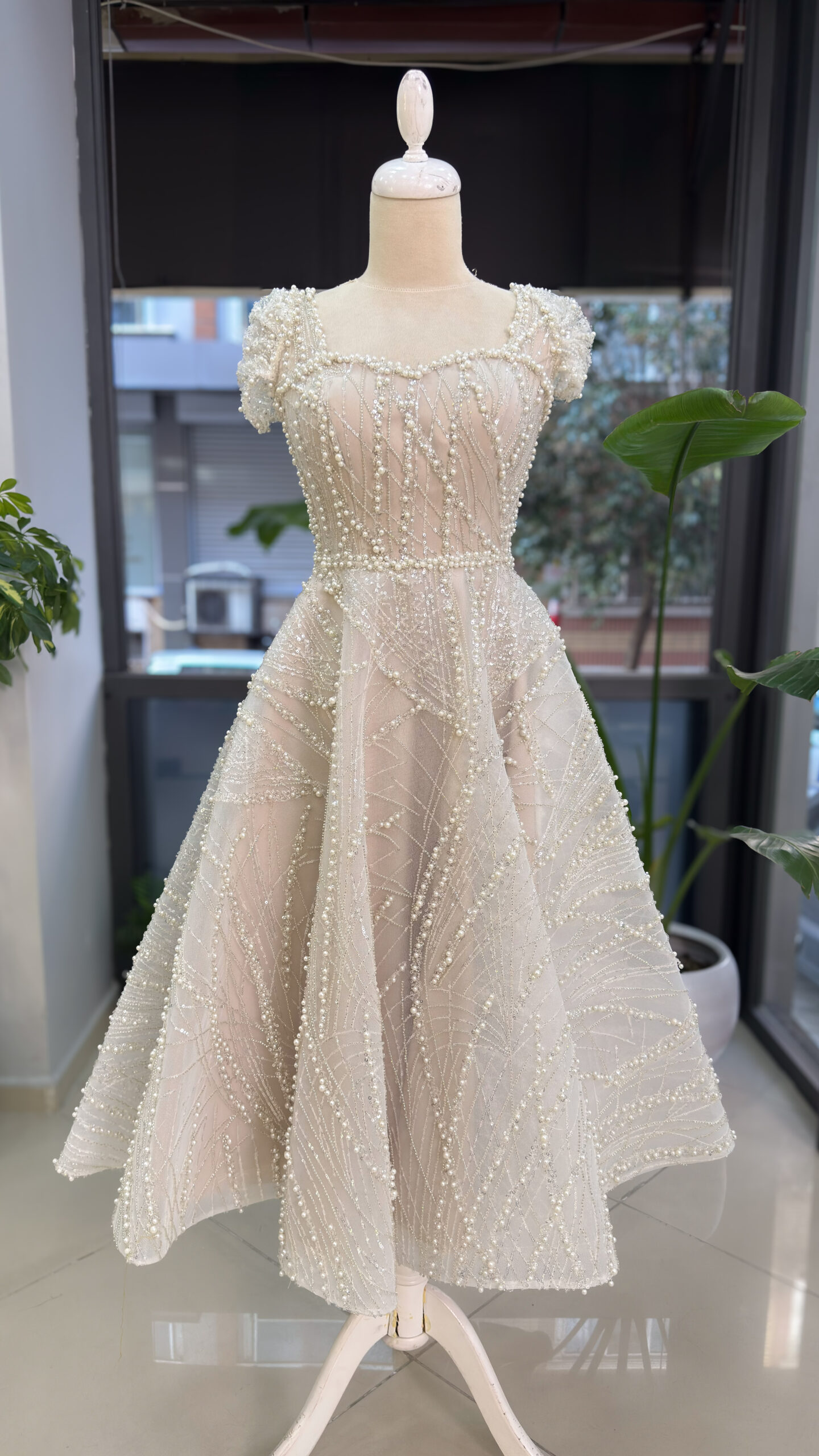 İncili Taş Rengi Elbise